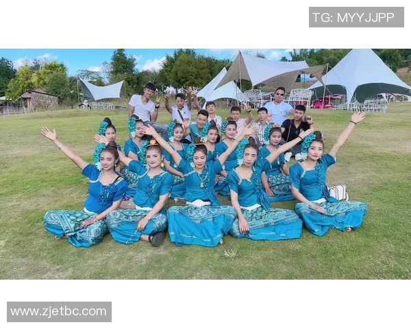 足球洛神引领新潮流展现青春风采与团队精神的完美结合